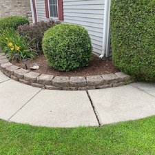 Landscaping-Block-and-Concrete-Cleaning-on-Sidewalks-in-Algonquin-IL 5